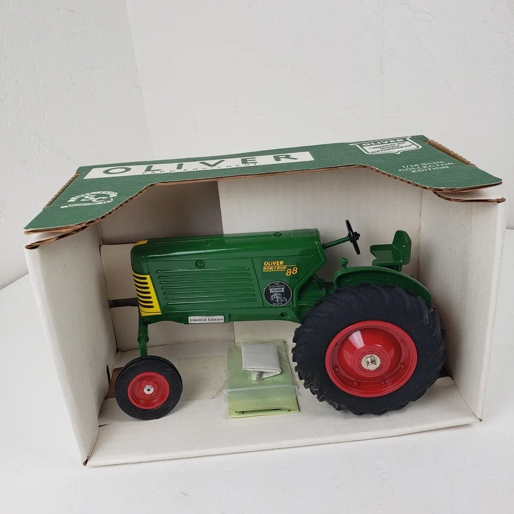 Spec-Cast Oliver Row Crop 88 1992 Show Edition Tractor 1/16 Die-Cast SCW-029